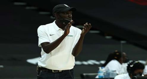 قبل مواجهة الأهلي.. مدرب دوانّ يحصد جائزة أفضل مدرب بالدوري الإفريقي للسلة